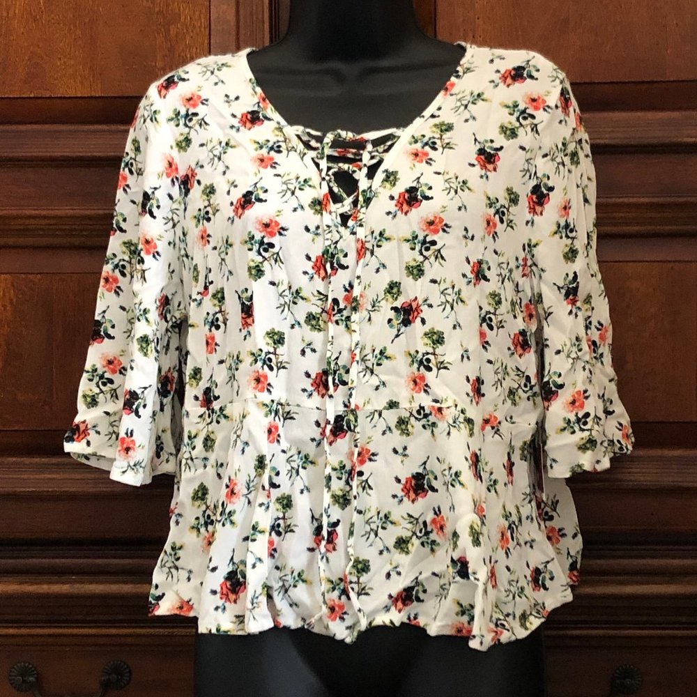 Mossimo Women's Lace-up Floral Top - M